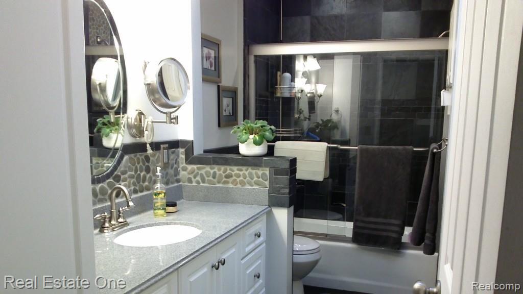 1220 Ruby Avenue Rochester Hills, MI 48309 - Photo 11 of 32