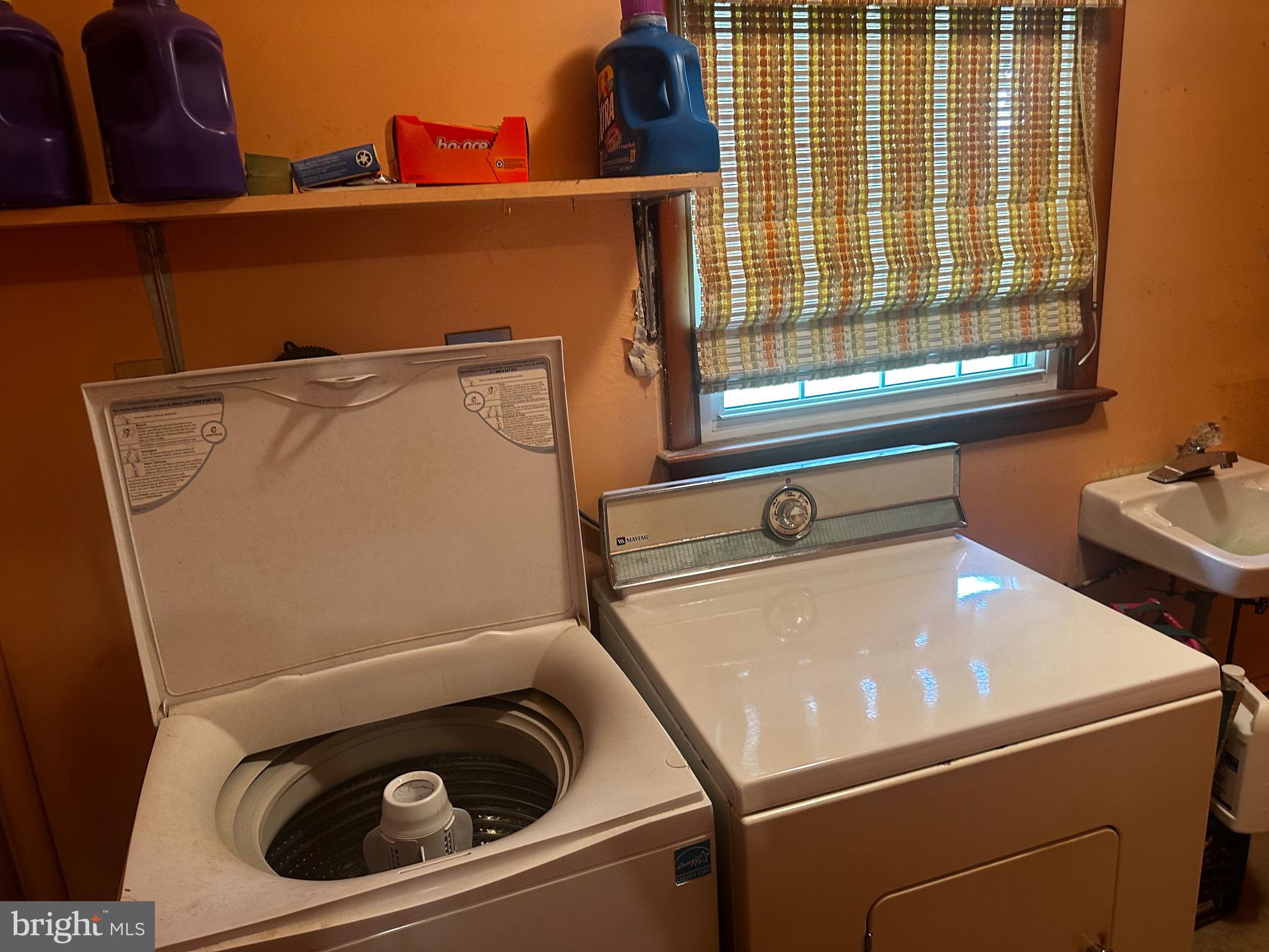 29 Oberholtzer Road Elizabethtown, PA 17022 - Photo 16 of 27 LAUNDRY