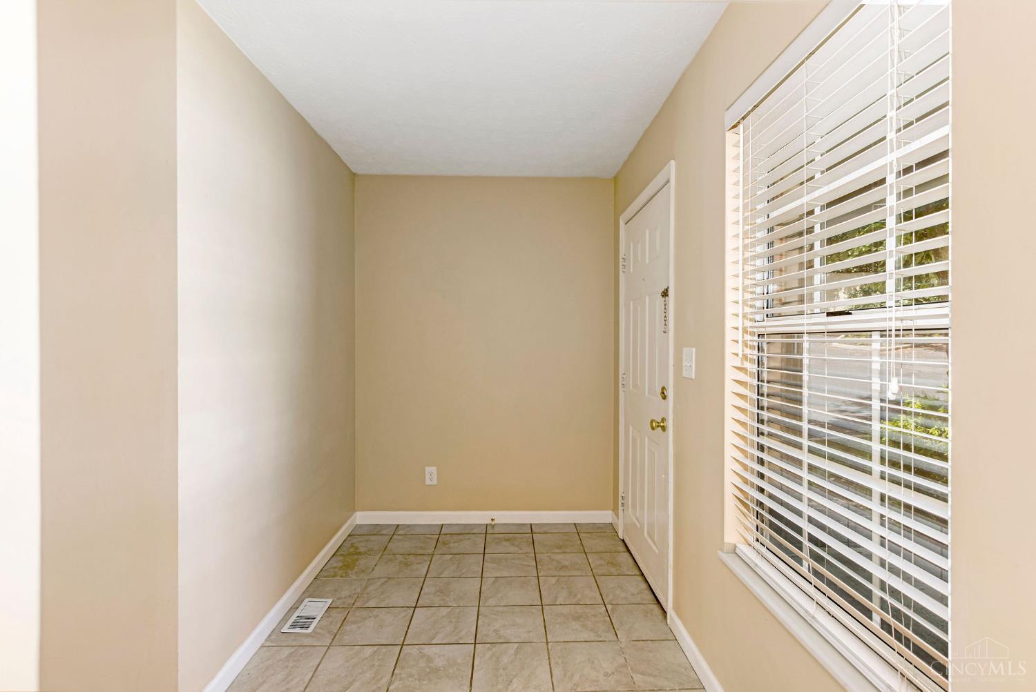 10555 Montgomery Road, Unit 77 Montgomery, OH 45242 - Photo 7 of 54