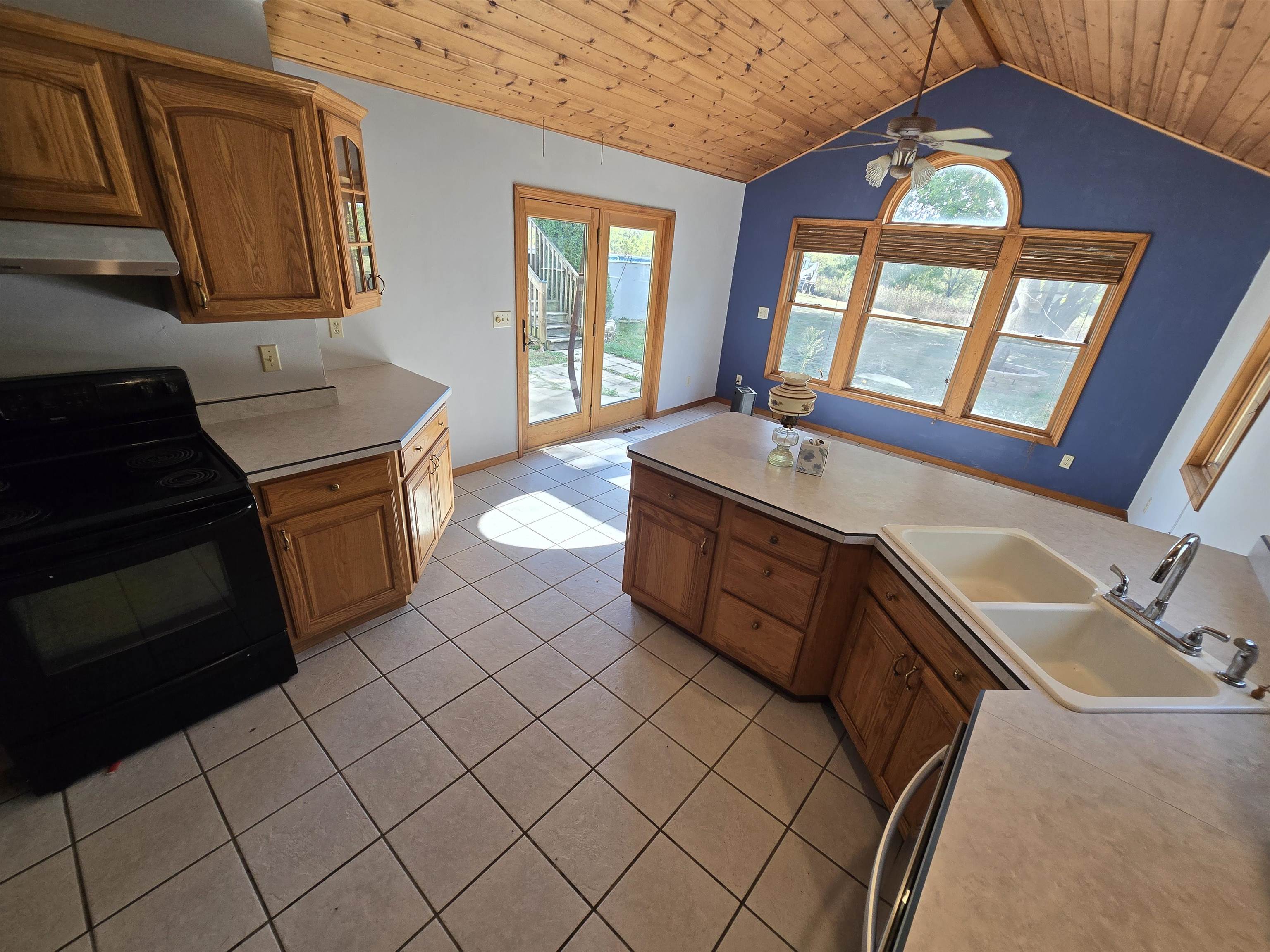 10305 Village Gratiot, WI 53541 - Photo 15 of 46