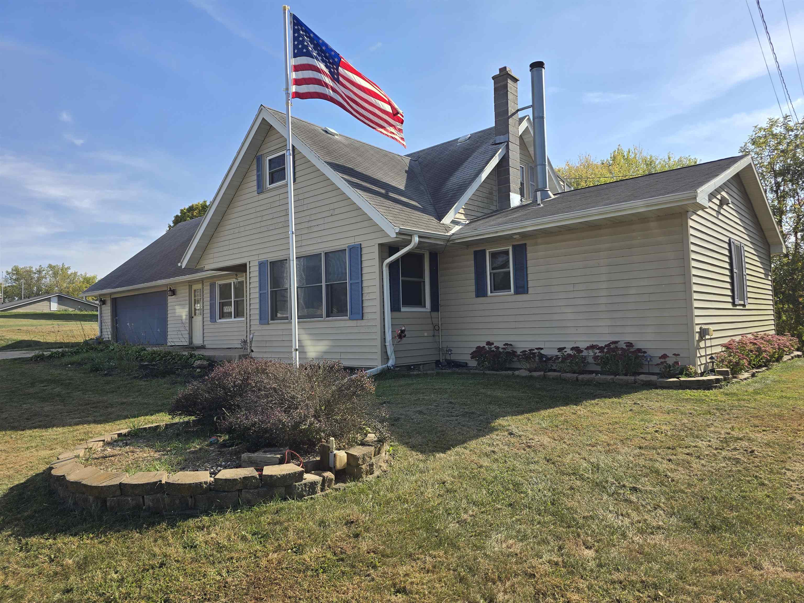 10305 Village Gratiot, WI 53541 - Photo 4 of 46