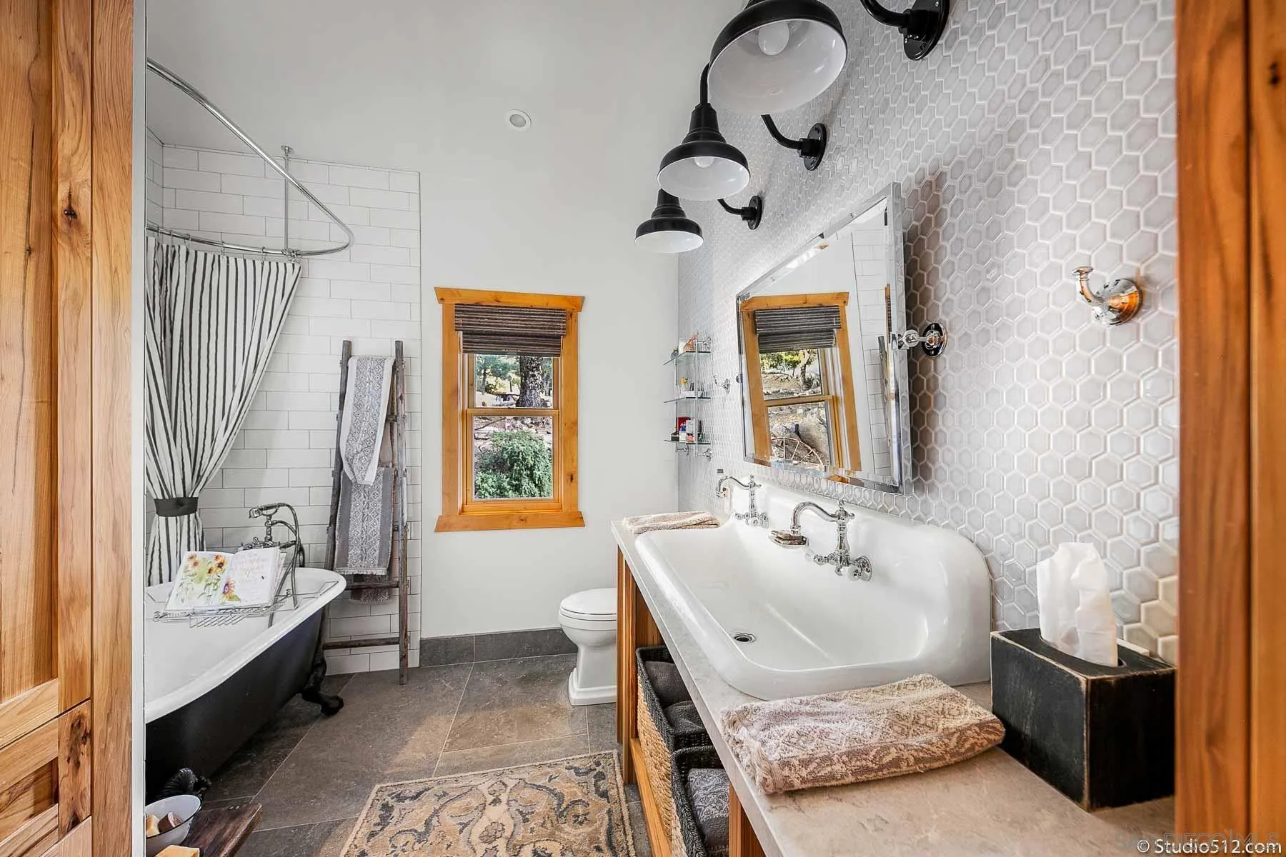 3208 Eagle Peak Road Julian, CA 92036 - Photo 43 of 65 a bathroom with a tub sink and mirror