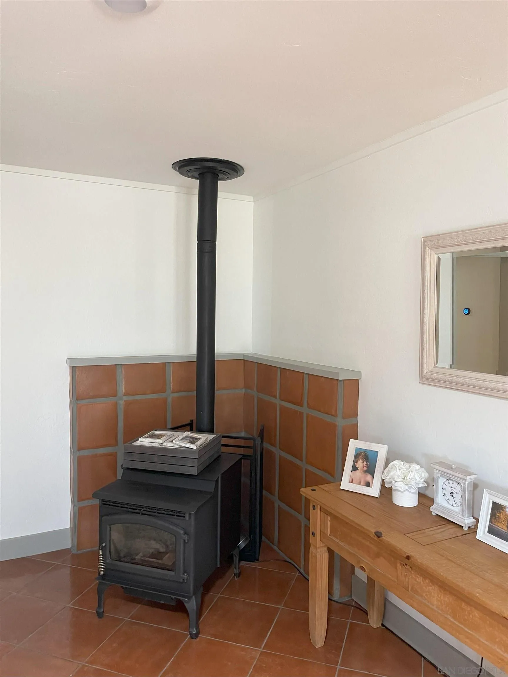 3208 Eagle Peak Road Julian, CA 92036 - Photo 60 of 65 a room with a table and a chair