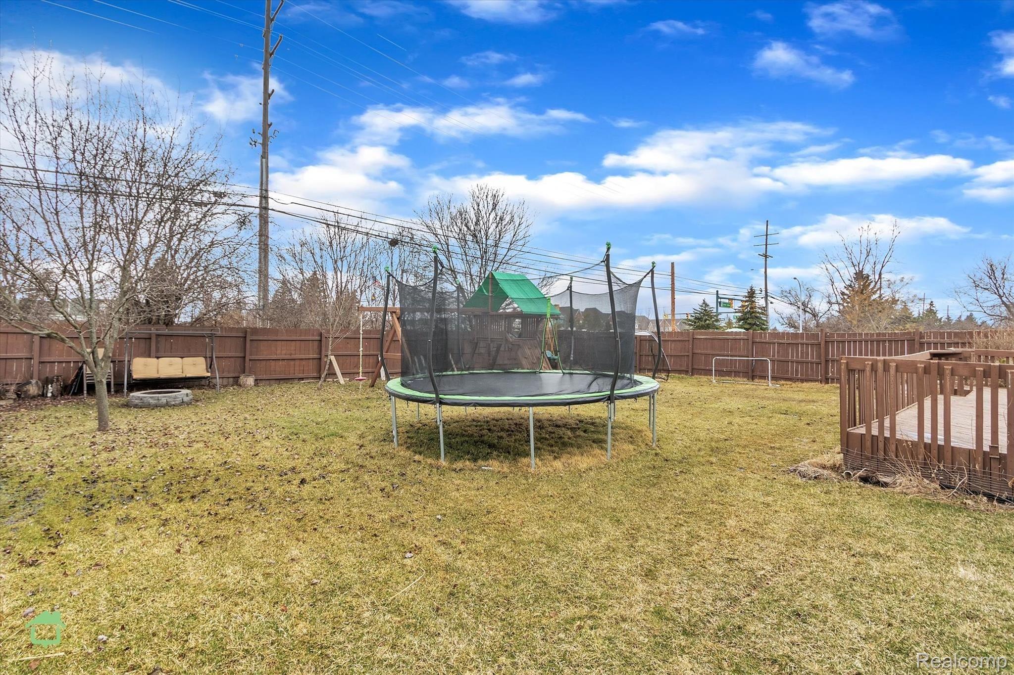 1235 Knightsbridge Road Canton, MI 48187 - Photo 30 of 40 34-1235-Knightsbridge-rd-WindowStill-Real-Estate-Photography-34.jpg