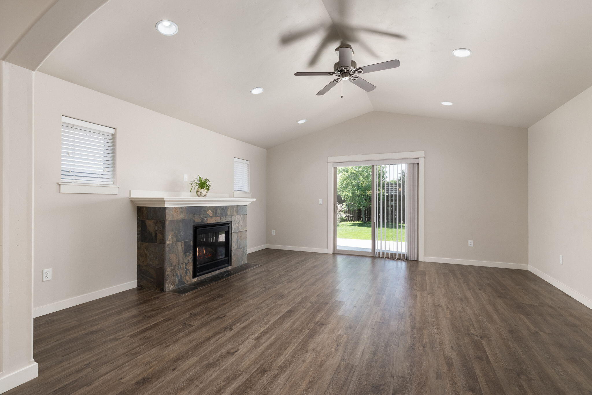 21189 Capella Place Bend, OR 97702 - Photo 7 of 31