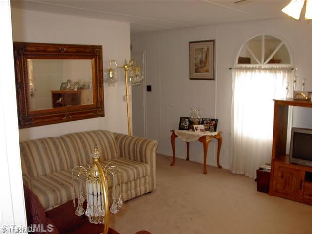 9446 Highway 29 Business Ruffin Nc 27326 Ruffin, NC 27326 - Photo 3 of 12 Living Room.