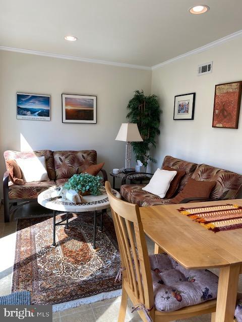 6950 Greentree Road Bethesda, MD 20817 - Photo 9 of 17 1st floor sun room - windows face south