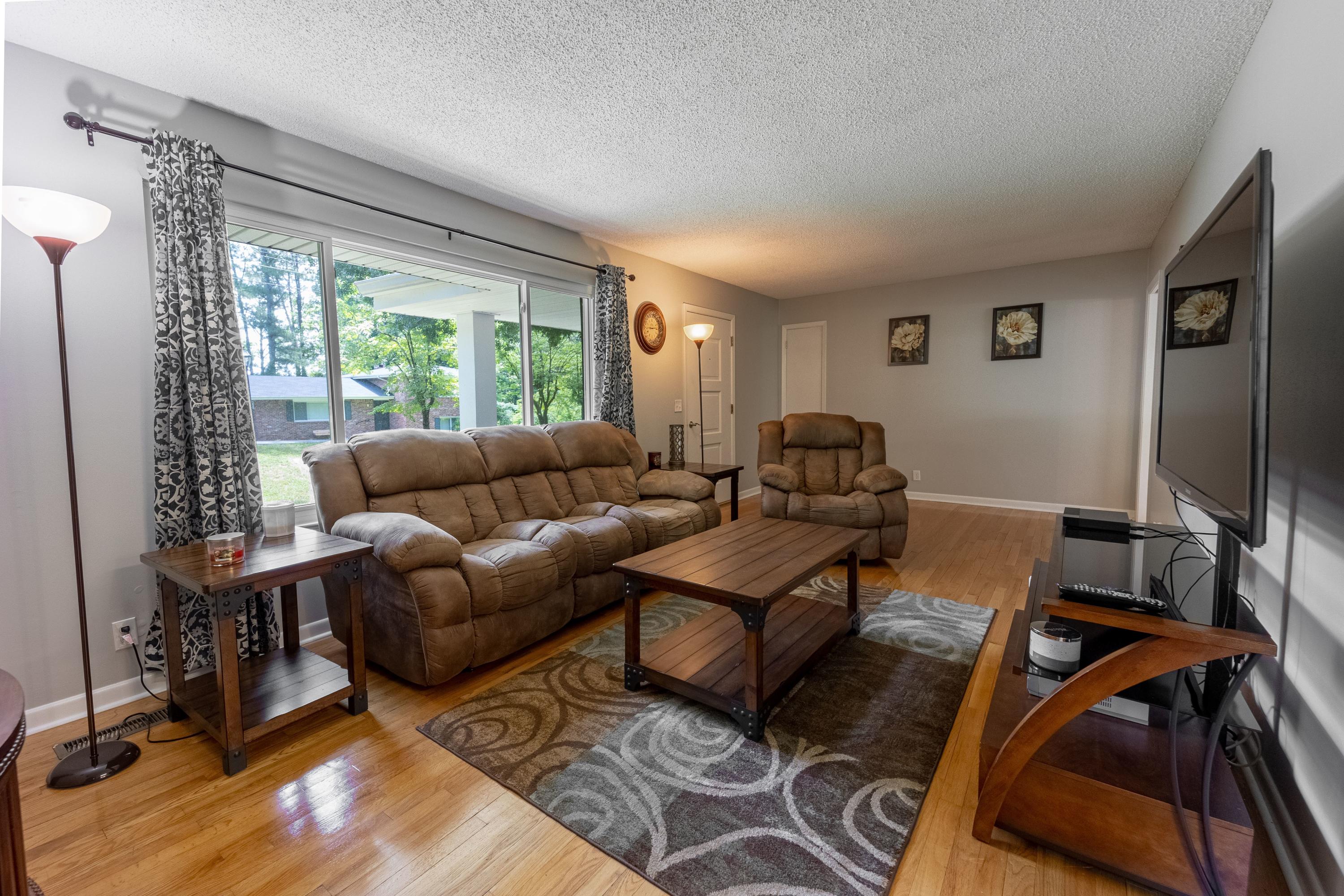 1031 North Sanctuary Road Chattanooga, TN 37421 - Photo 2 of 15 Living Room