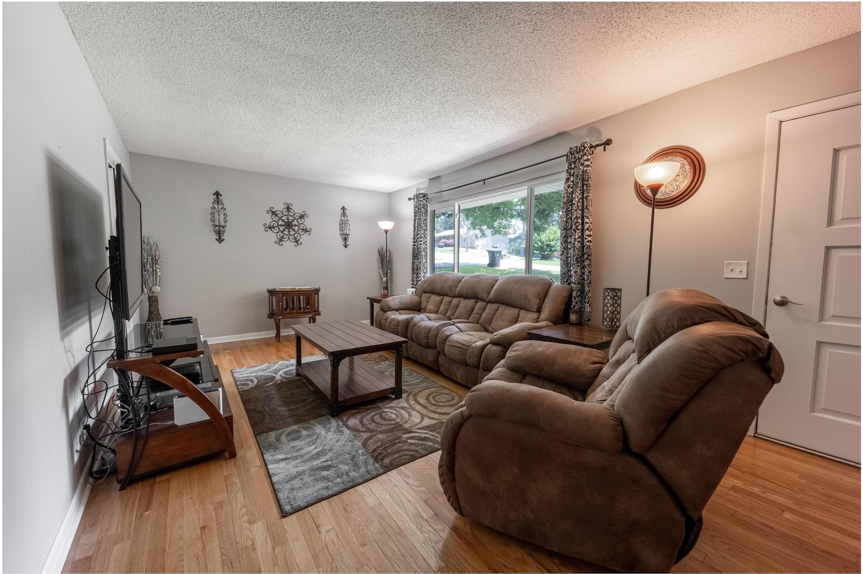 1031 North Sanctuary Road Chattanooga, TN 37421 - Photo 3 of 15 Living Room