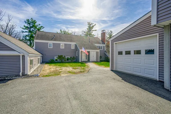$425,000 | 19 Hilltop Place, Unit 19, New London, NH 03257