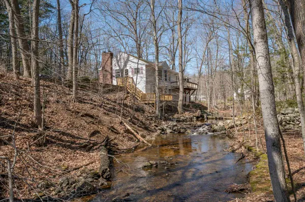 $899,900 | 226 Amesbury Road, Kensington, NH 03833