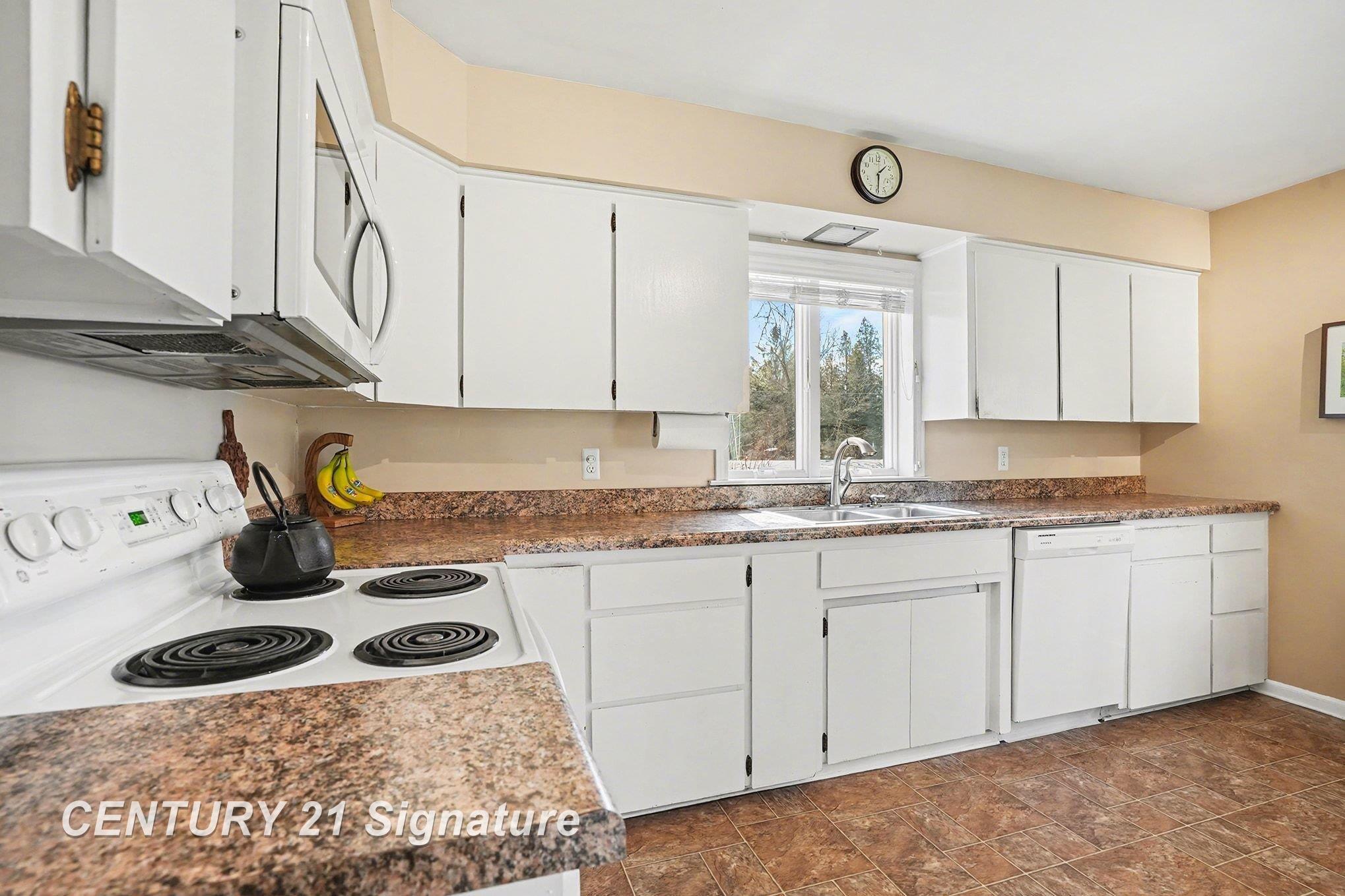 3105 East Stewart Road Midland, MI 48640 - Photo 10 of 40 50200785-aa455870-5a8d-4b75-b9e9-c0083f663fbc.JPG