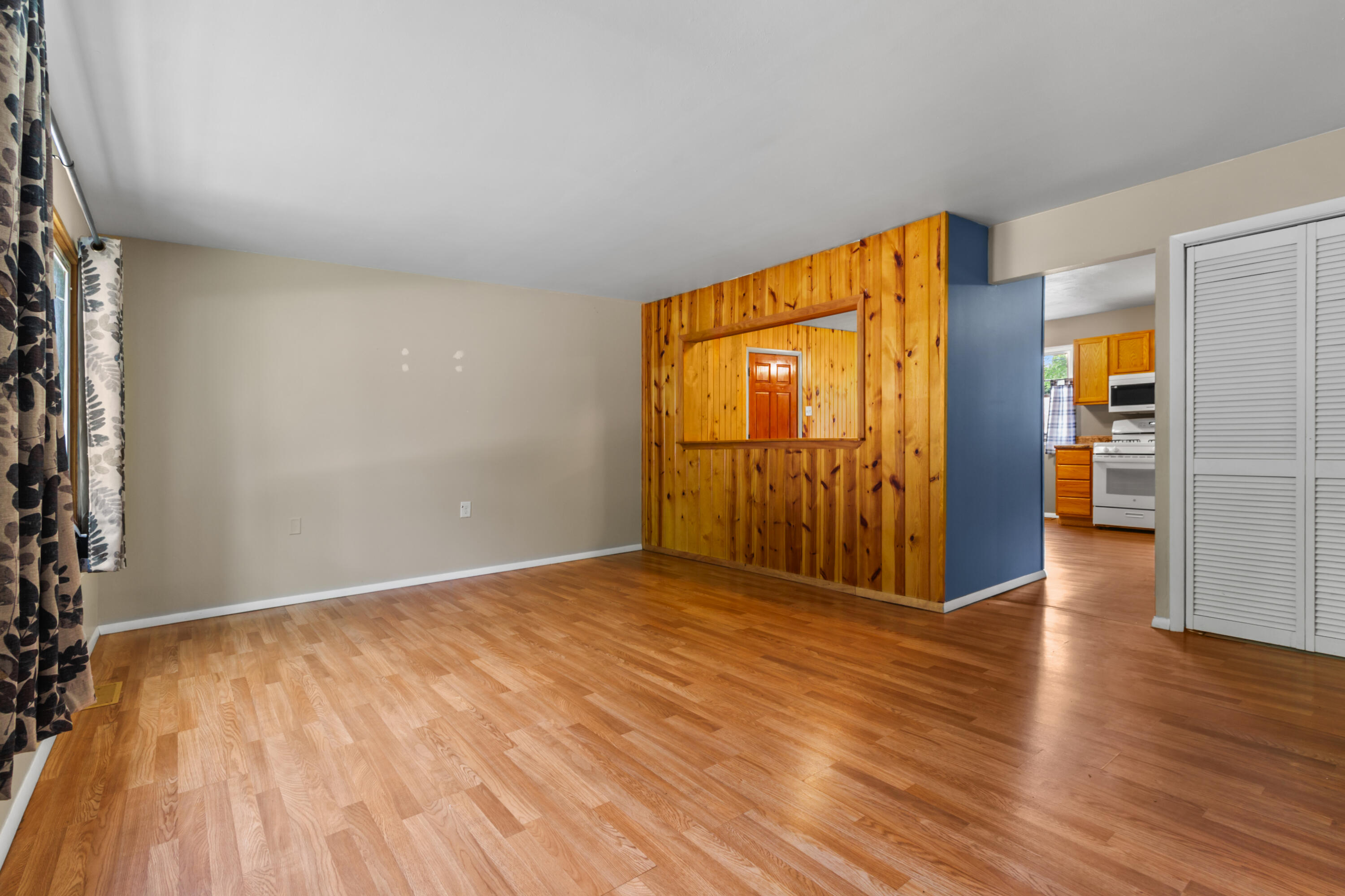 733 Fox River Road Valparaiso, IN 46385 - Photo 3 of 16 3000x2000