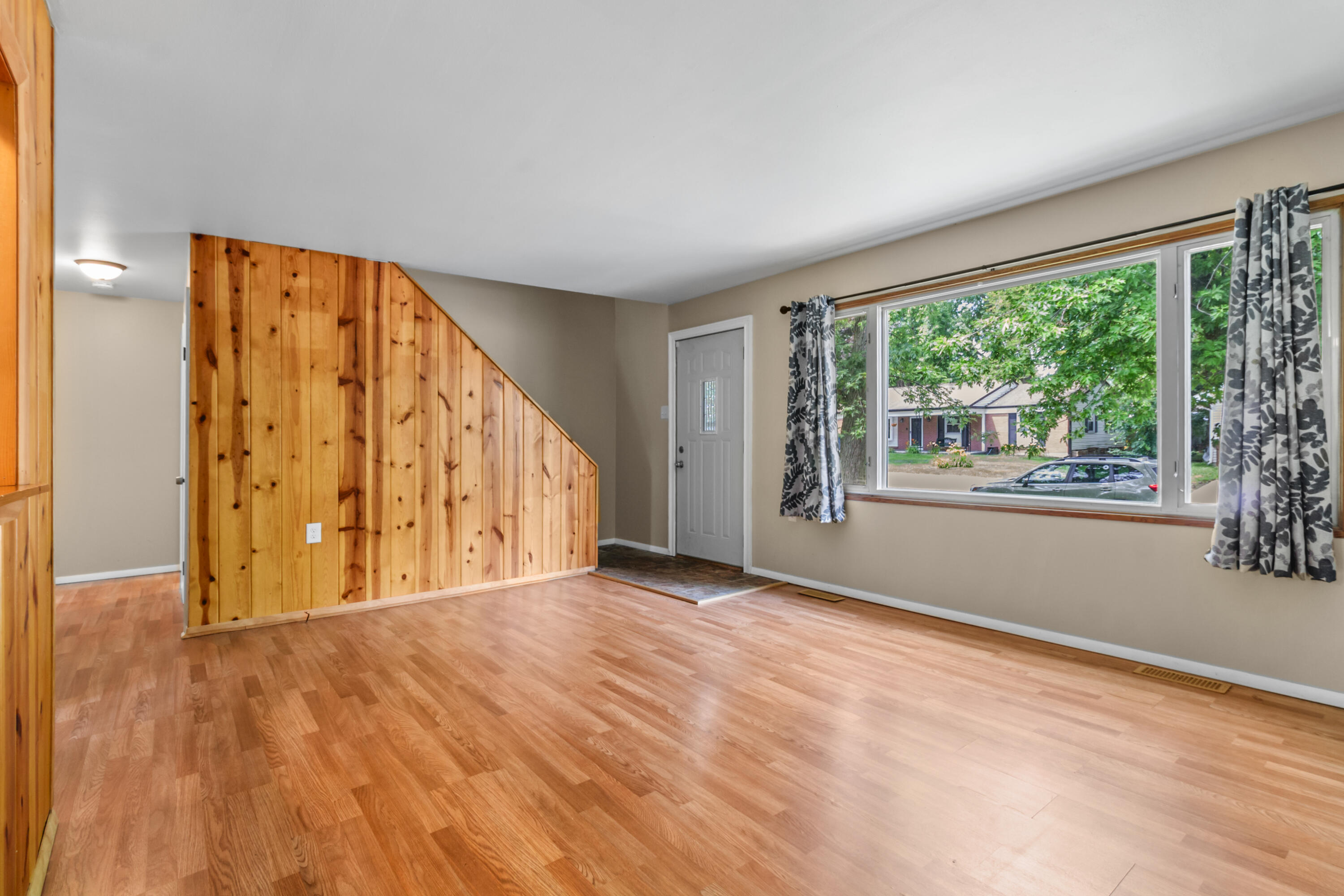 733 Fox River Road Valparaiso, IN 46385 - Photo 4 of 16 3000x2000