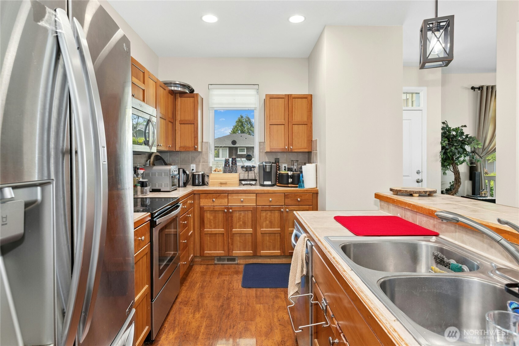 16918 Woodside Drive Southeast Renton, WA 98058 - Photo 13 of 32