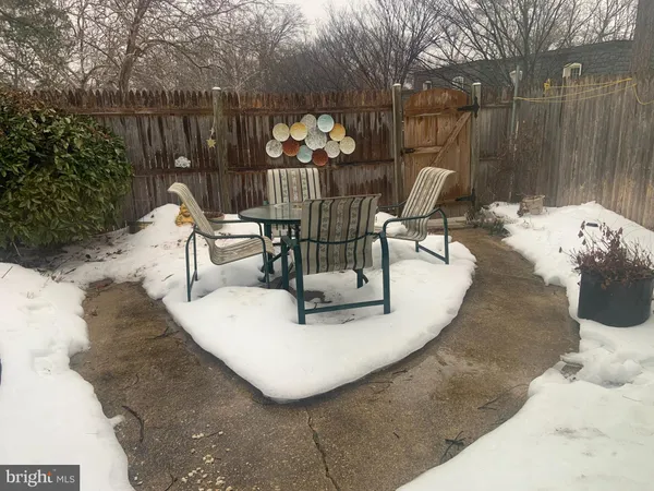 $425,000 | 8210 Carrleigh Parkway, Unit 6, Springfield, VA 22152