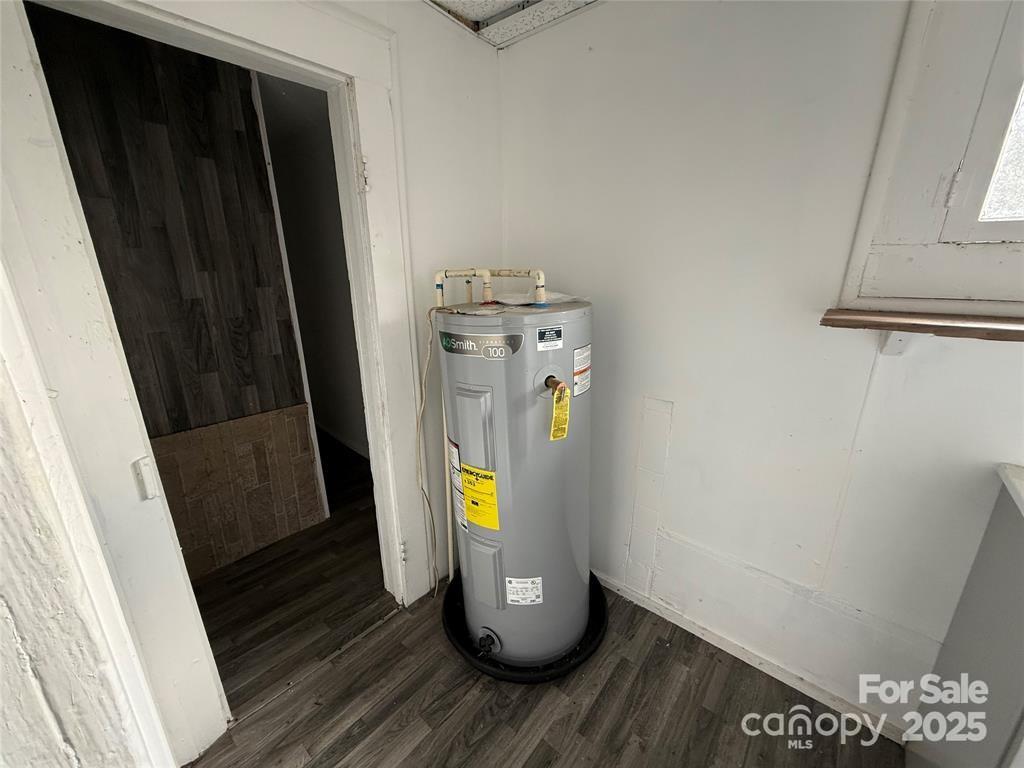 309 Spring Street Union, SC 29379 - Photo 9 of 11 a view of a door in the house