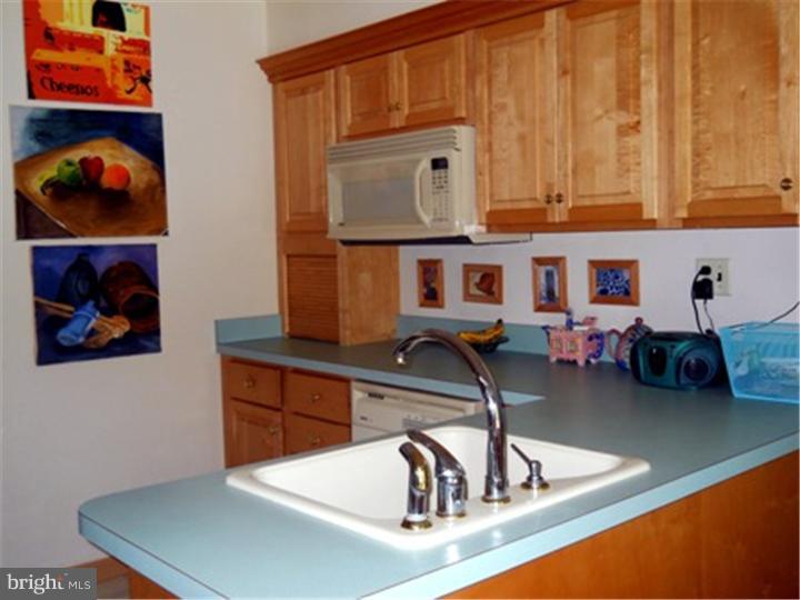 126 Tulip Road Holland, PA 18966 - Photo 5 of 15 Kitchen