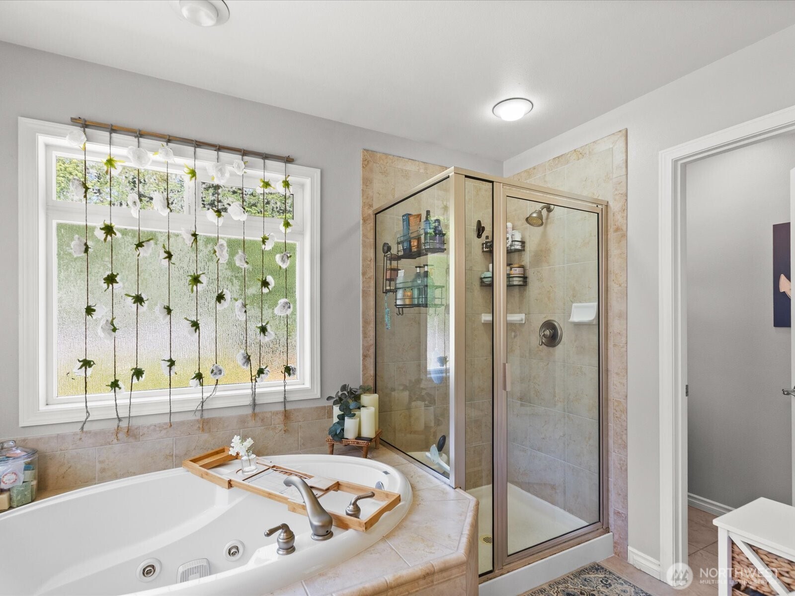 8817 Lakewood Road Stanwood, WA 98292 - Photo 27 of 40 a bathroom with a tub and a sink