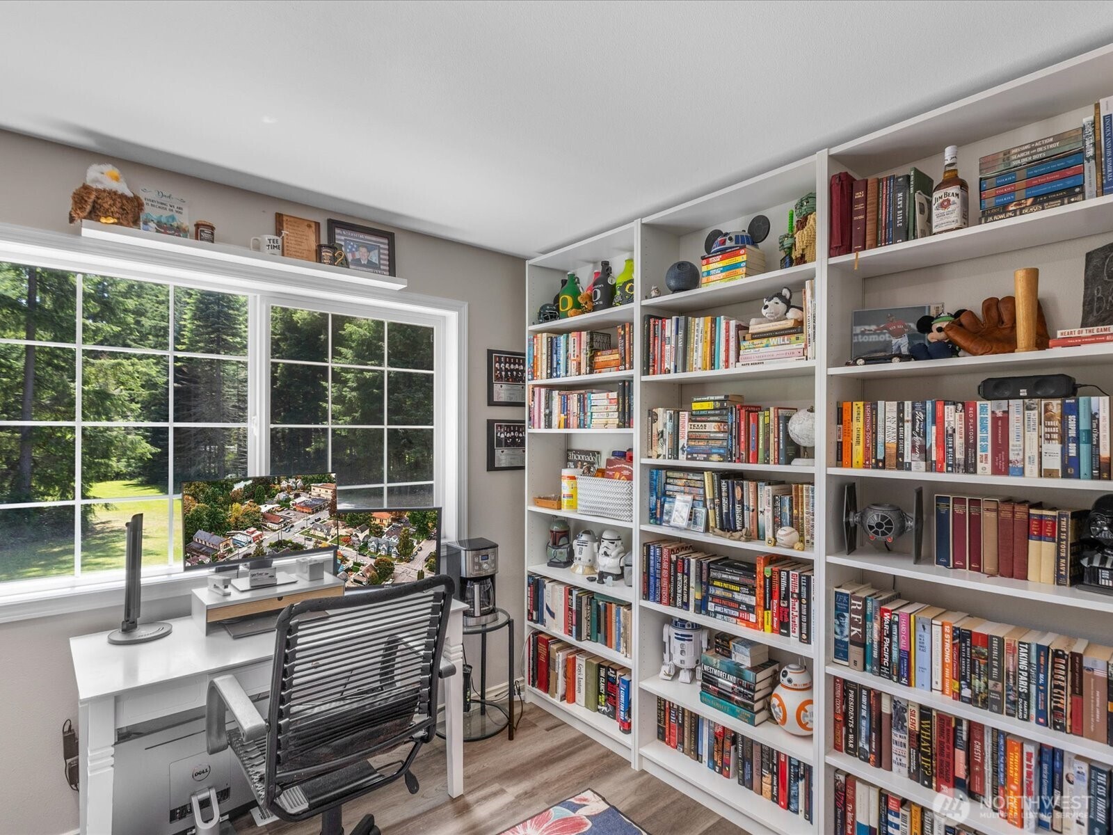 8817 Lakewood Road Stanwood, WA 98292 - Photo 32 of 40 a living room with bookshelf and a book shelf