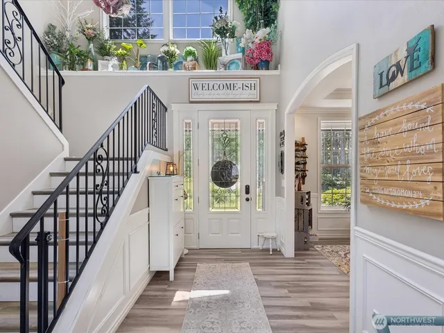 a view of entryway with an outdoor space