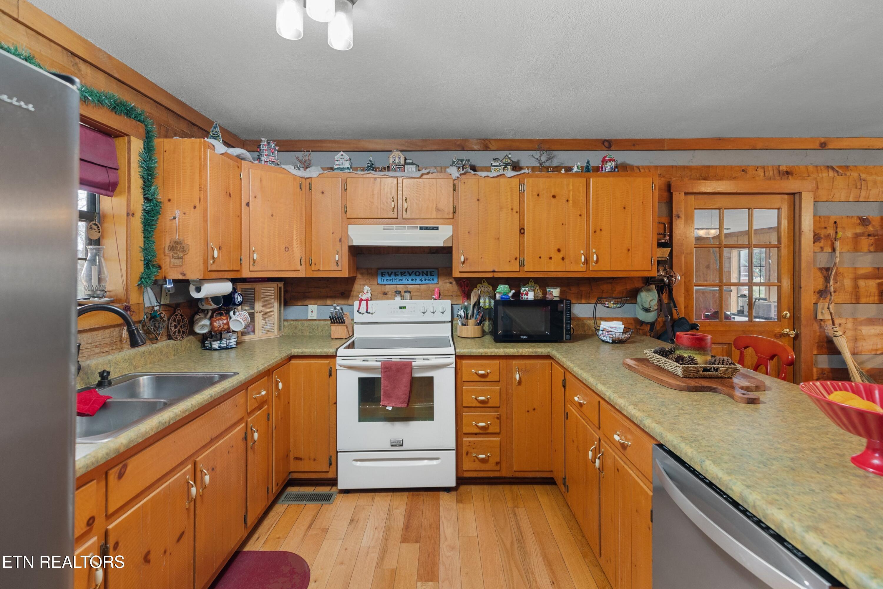 855 Chestnut Grove Circle Dandridge, TN 37725 - Photo 9 of 35 013-855ChestnutGroveCircle-Dandridge-TN-