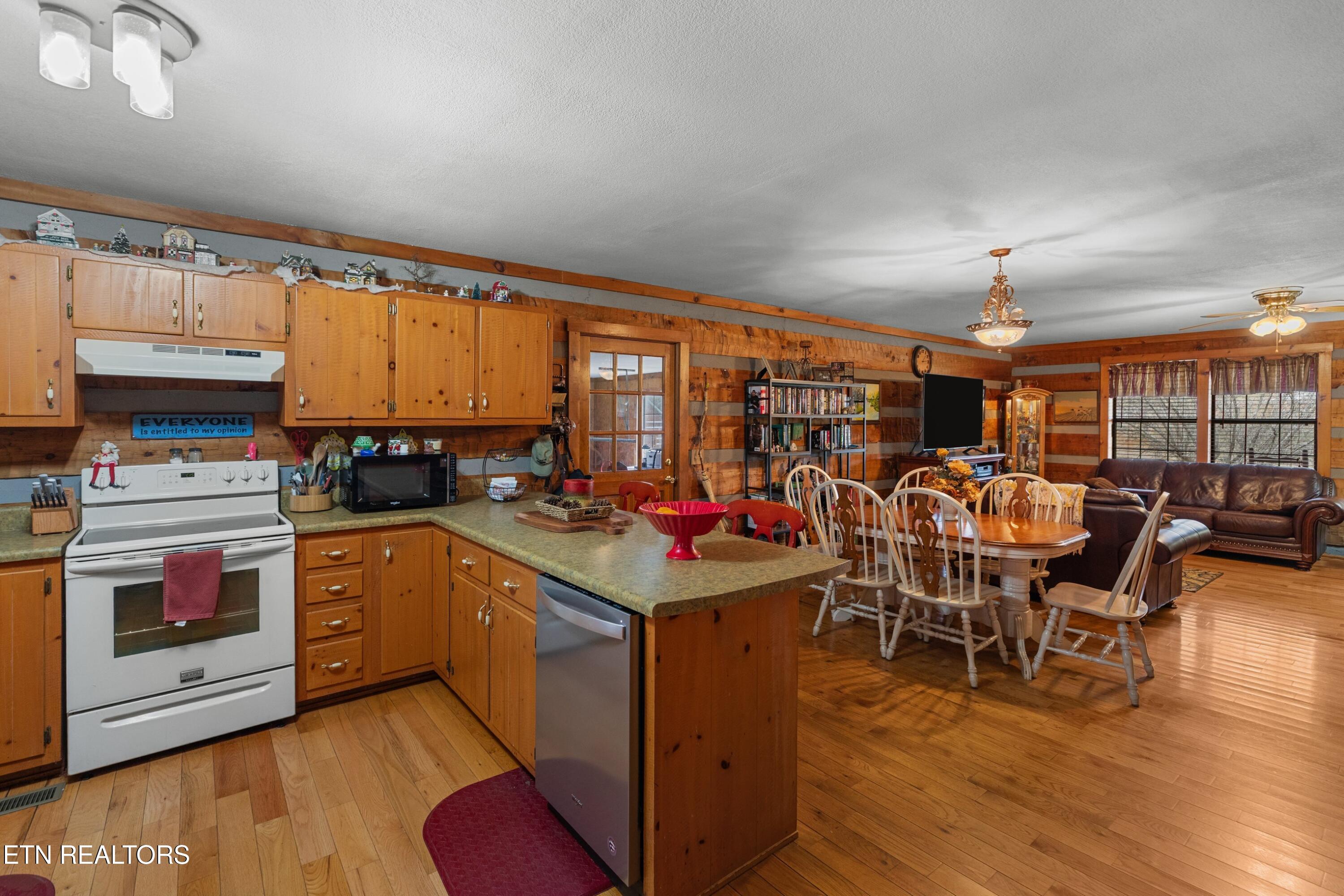 855 Chestnut Grove Circle Dandridge, TN 37725 - Photo 10 of 35 012-855ChestnutGroveCircle-Dandridge-TN-