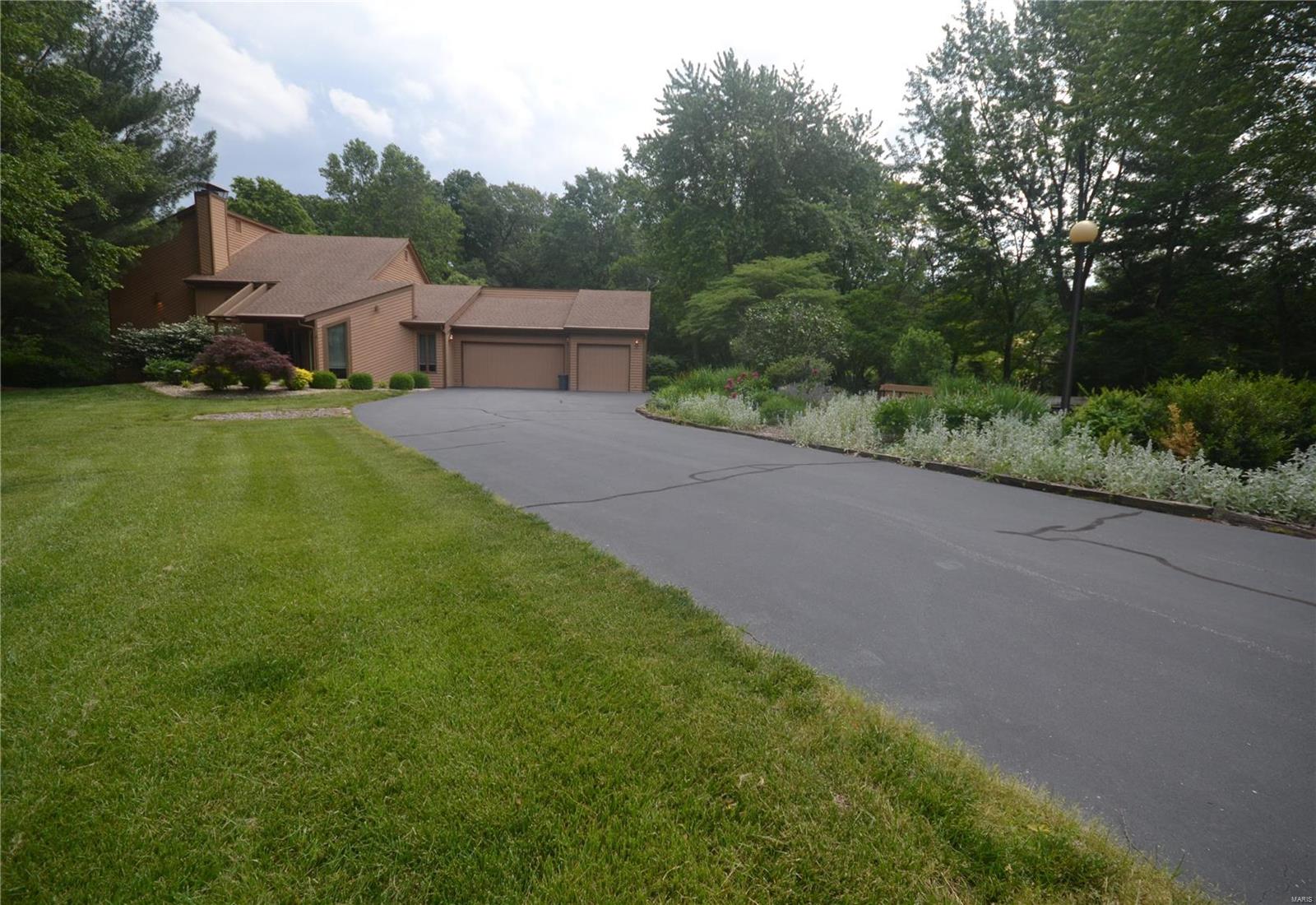 400 Covered Bridge Lane Belleville, IL 62221 - Photo 3 of 74