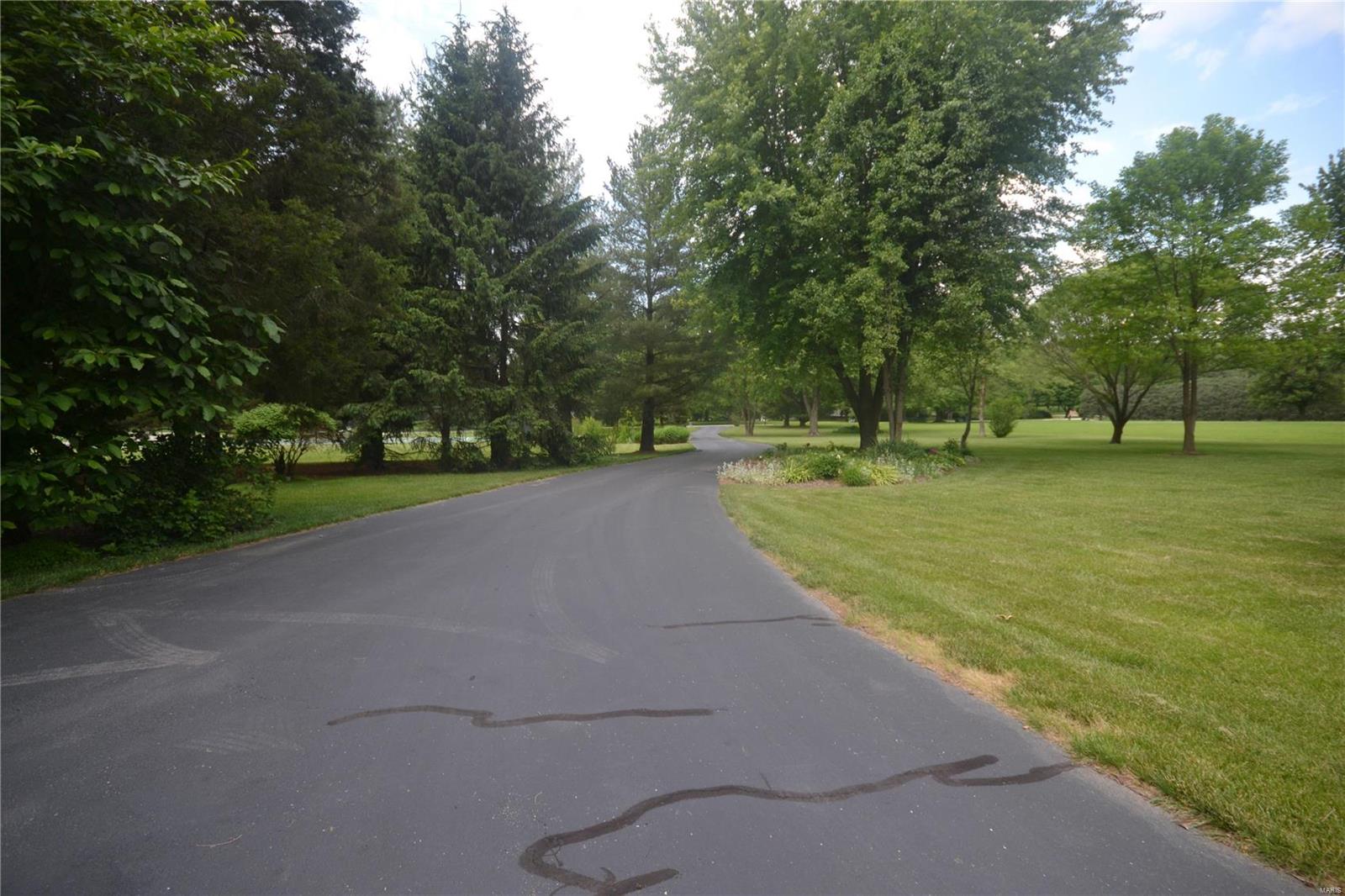 400 Covered Bridge Lane Belleville, IL 62221 - Photo 5 of 74
