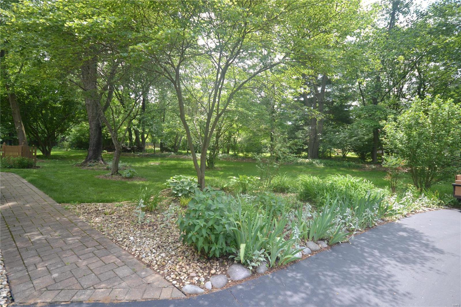 400 Covered Bridge Lane Belleville, IL 62221 - Photo 7 of 74