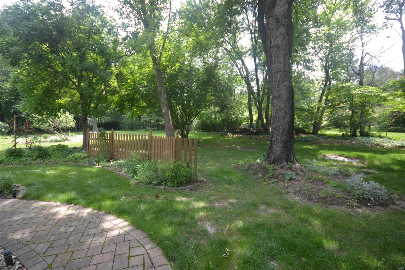 400 Covered Bridge Lane Belleville, IL 62221 - Photo 9 of 74