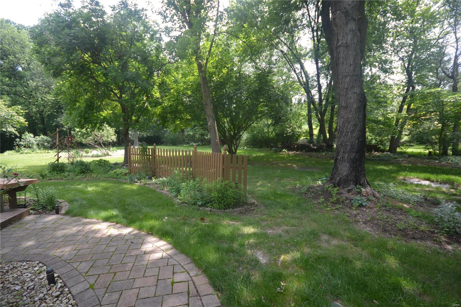 400 Covered Bridge Lane Belleville, IL 62221 - Photo 10 of 74