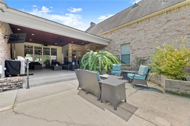 $799,900 | 9291 Pebble Beach Circle, Denham Springs, LA 70726