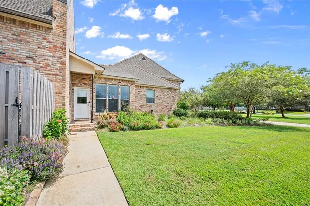 $799,900 | 9291 Pebble Beach Circle, Denham Springs, LA 70726