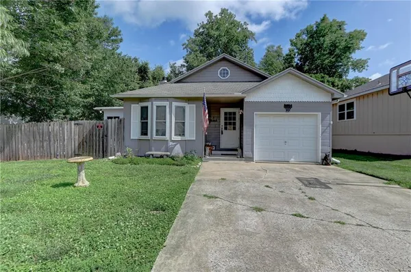 $215,000 | 18008 East Whitney Road South, Independence, MO 64057