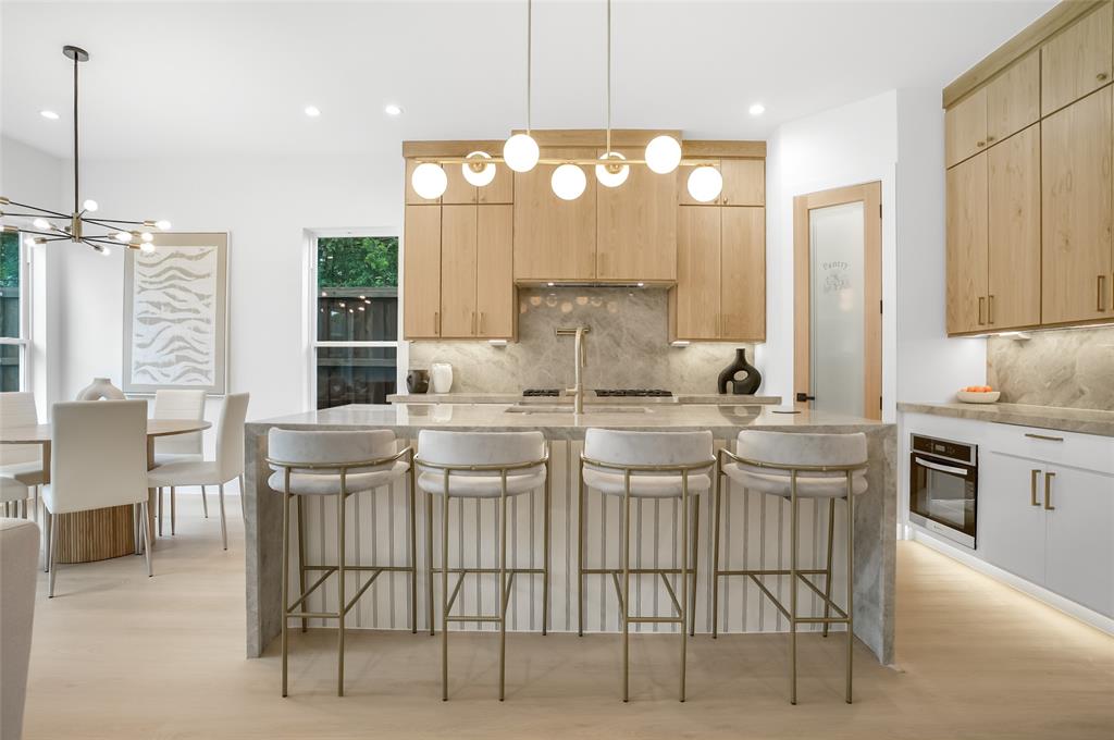 3629 Vilbig Road Dallas, TX 75212 - Photo 3 of 33 Gallery Image 3