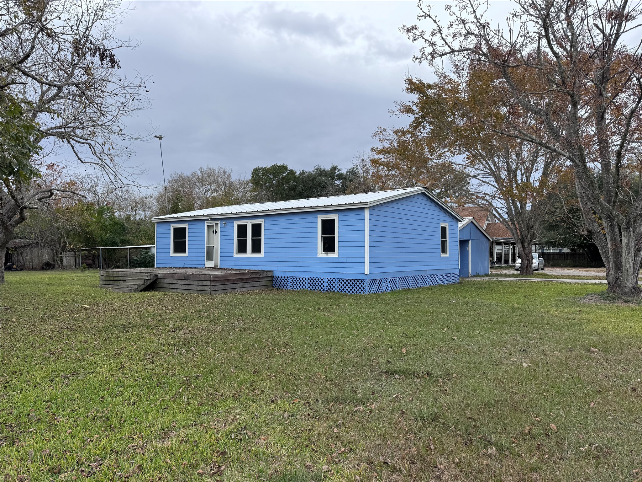 902 1st Street Louise, TX 77455 - Photo 2 of 14