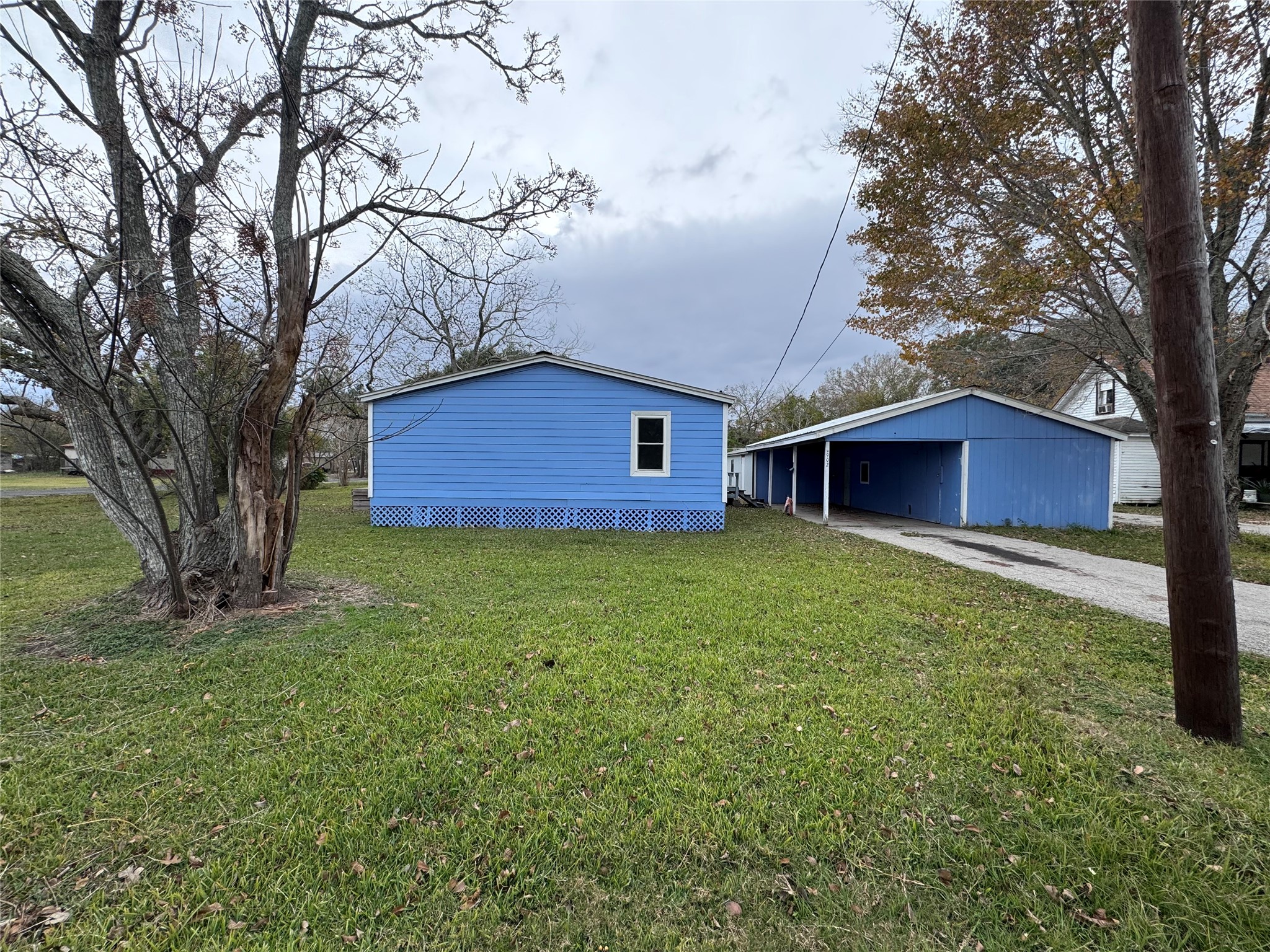 902 1st Street Louise, TX 77455 - Photo 3 of 14