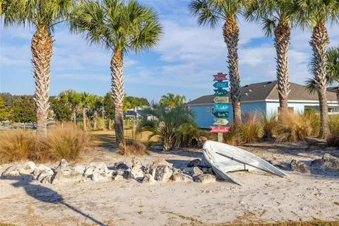 $329,990 | 983 Fiesta Key Circle, Lady Lake, FL 32159