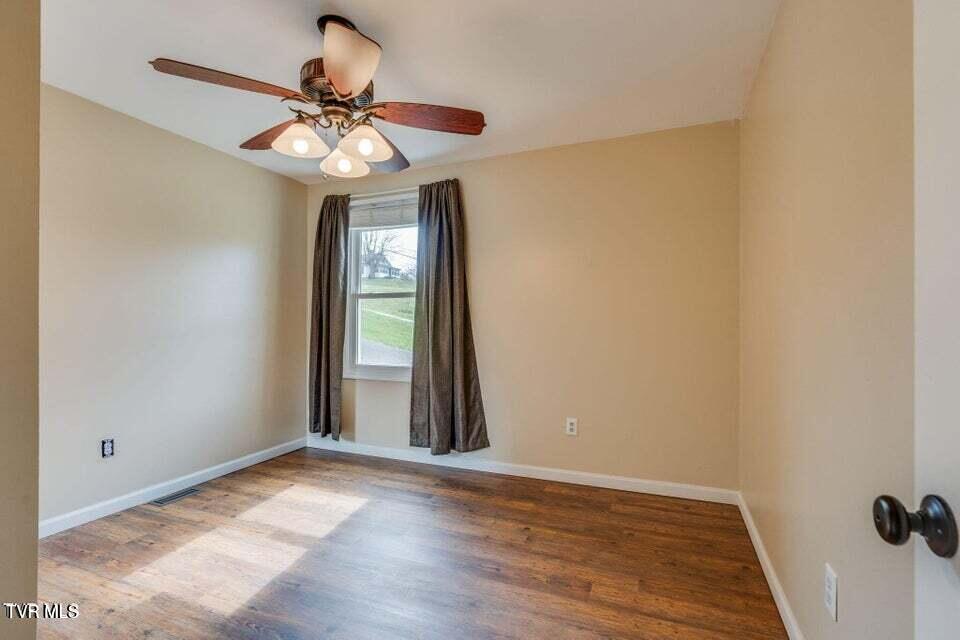 577 Pitt Road Kingsport, TN 37663 - Photo 15 of 37 20260402125315708225000000-o