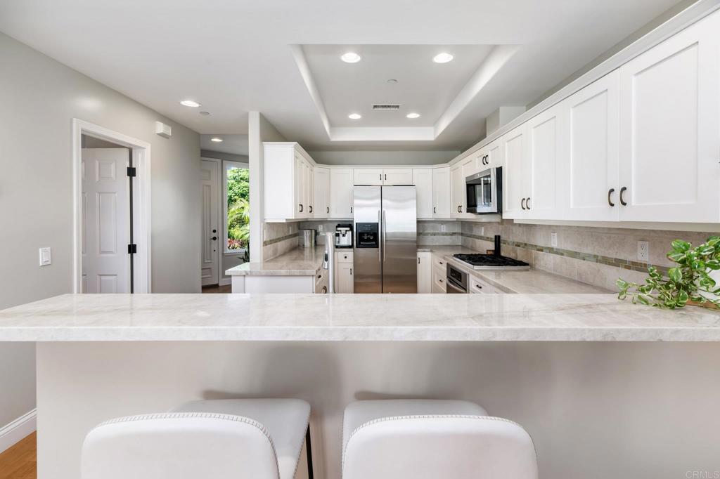 738 Cornish Drive Encinitas, CA 92024 - Photo 13 of 56 Breakfast Bar