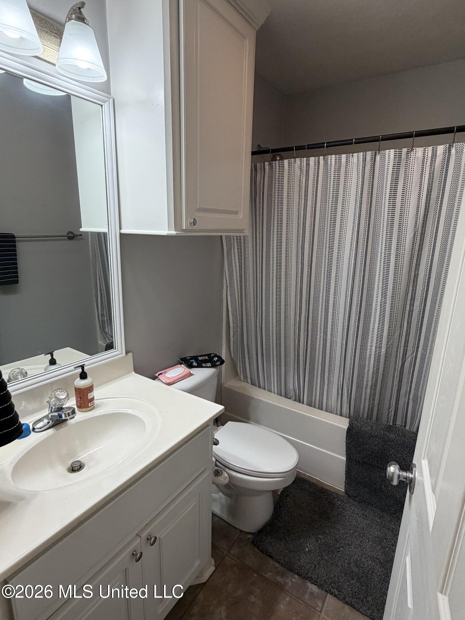 229 Camelot Way Brandon, MS 39047 - Photo 18 of 25 Guest Bathroom