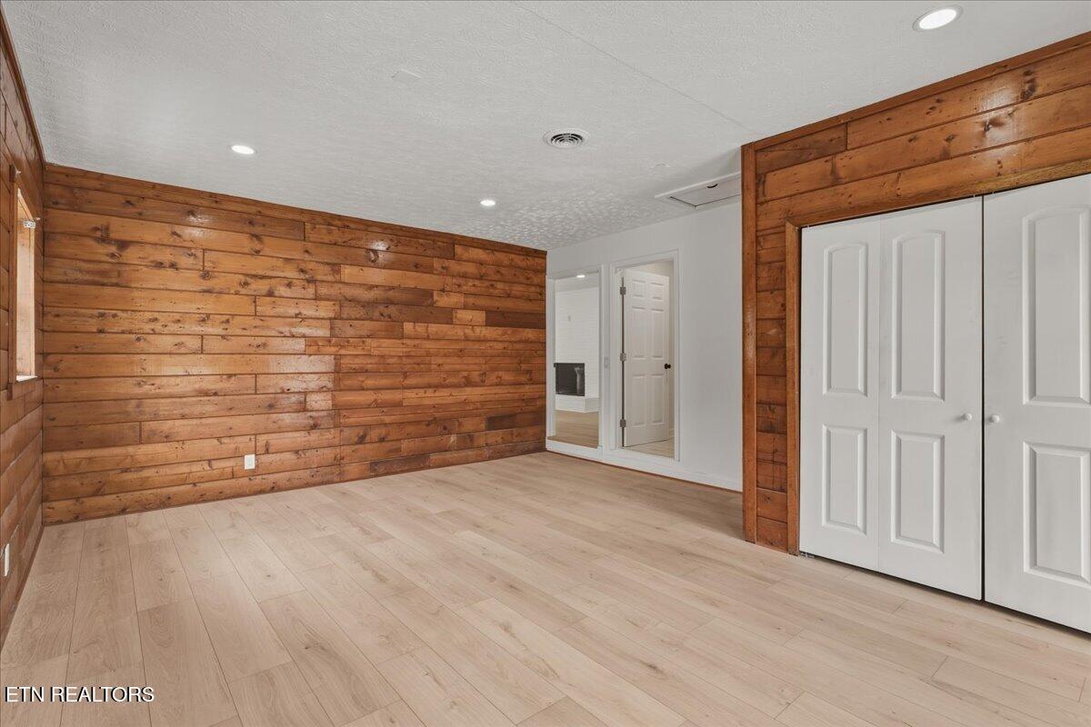 137 Shady Road Oliver Springs, TN 37840 - Photo 18 of 46 17-Primary Bedroom