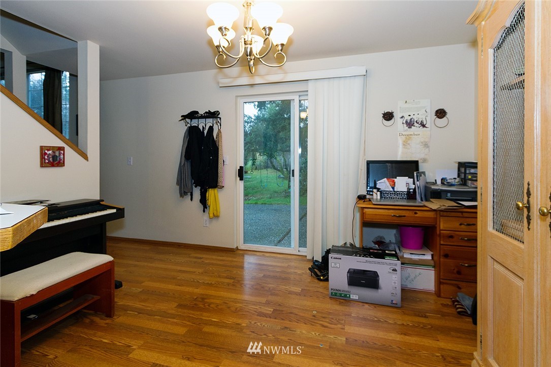 531 Duchess Road Bothell, WA 98012 - Photo 3 of 25 a living room with furniture and a kitchen area