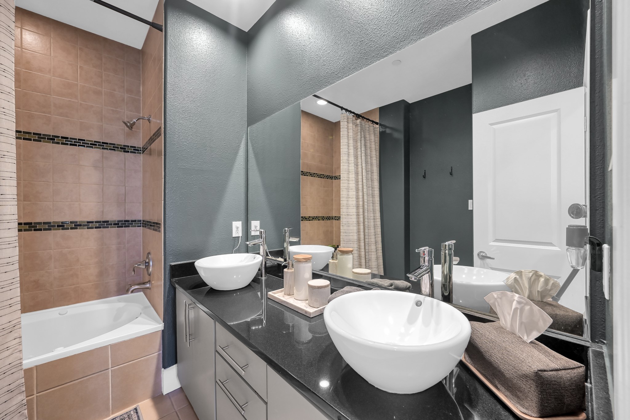 2110 Shearn Street, Unit 40 Houston, TX 77007 - Photo 14 of 18