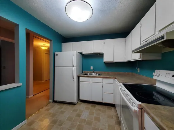$1,425 | 3420 Golfview Drive, Unit 307, Eagan, MN 55123