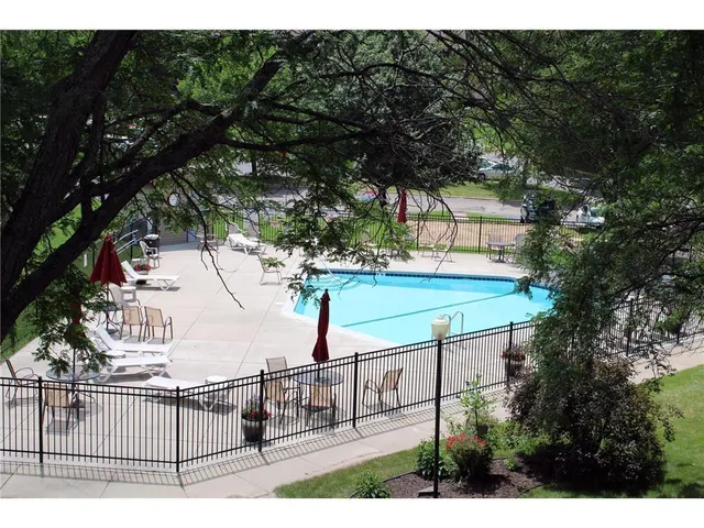 $1,425 | 3420 Golfview Drive, Unit 307, Eagan, MN 55123