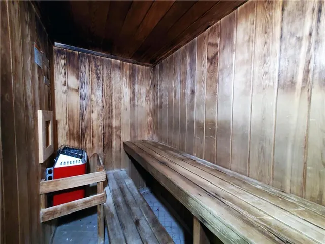 $1,425 | 3420 Golfview Drive, Unit 307, Eagan, MN 55123