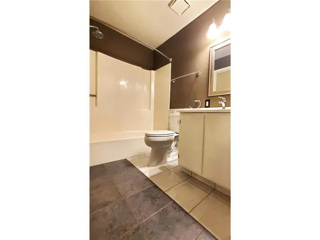 $1,425 | 3420 Golfview Drive, Unit 307, Eagan, MN 55123