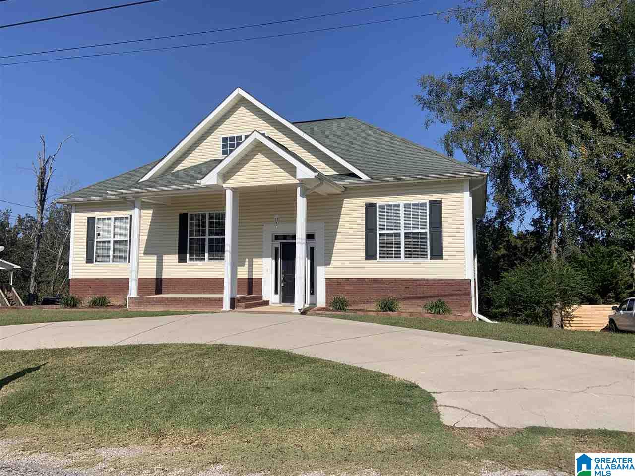 1461 Overlook Point Warrior, AL 35180 - Photo 1 of 49